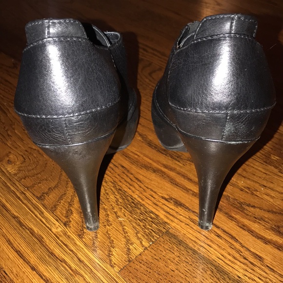 Vince Camuto Pernot leather, slip on, stiletto 4 “ heel (cork front)- size 6.5 - Picture 5 of 6